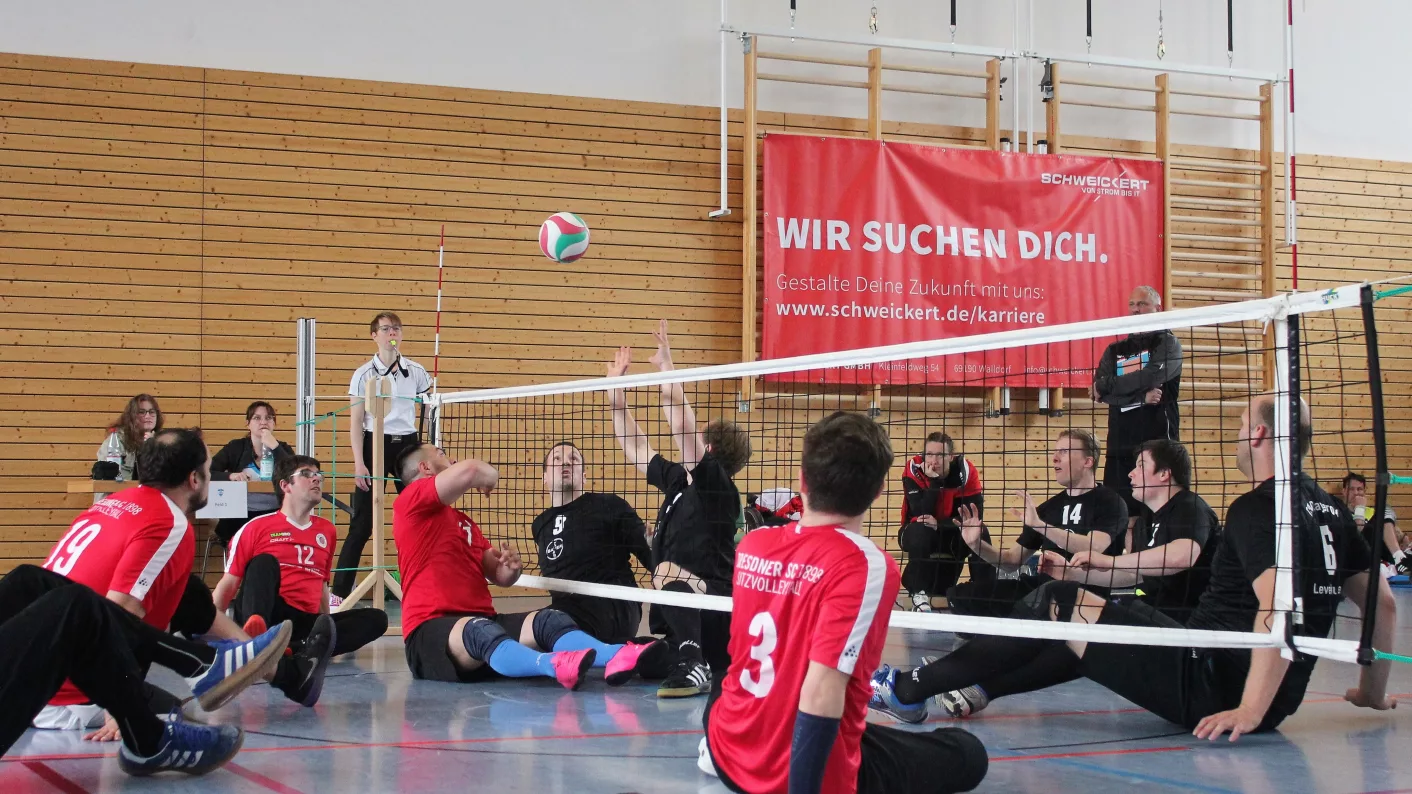 Sitzvolleyball in Action